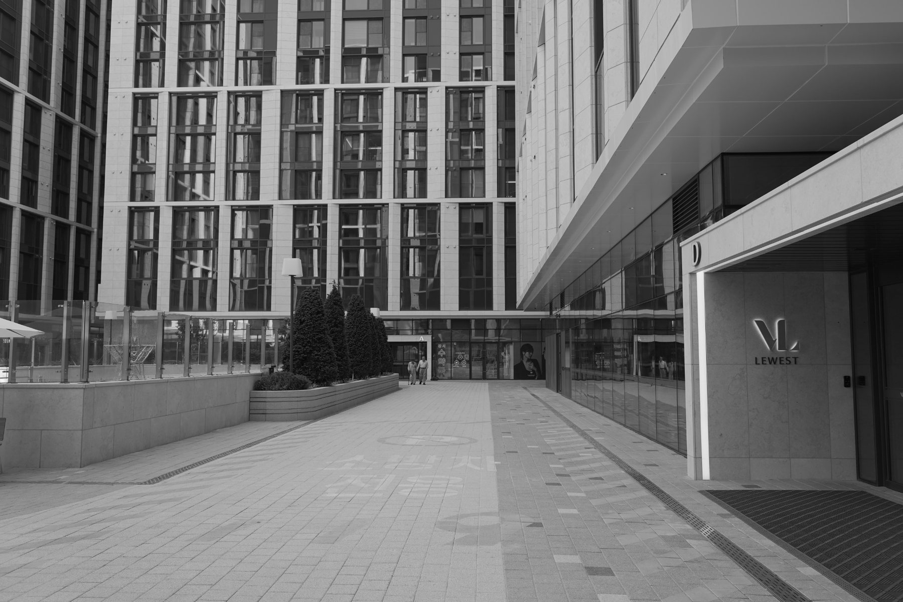 Courtyard between buildings in Seoul